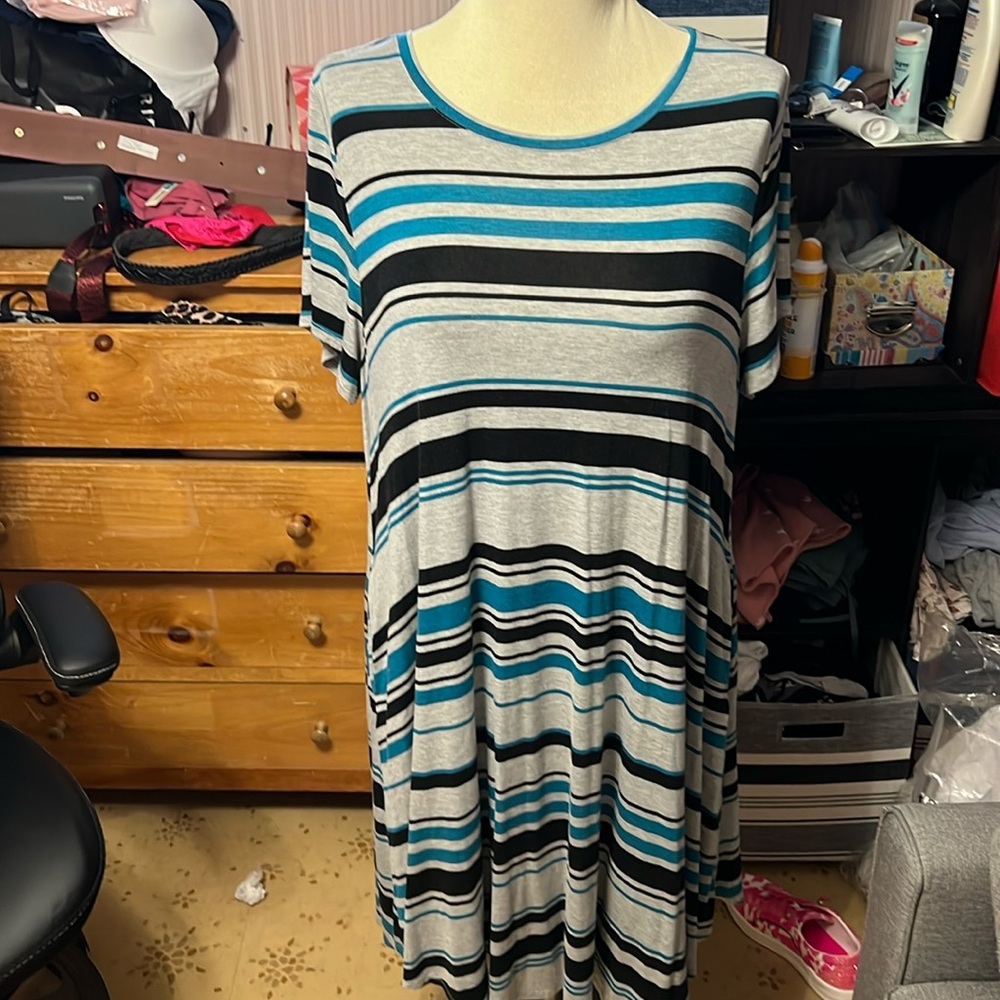 New without tags .short sleeve . Long. Soft